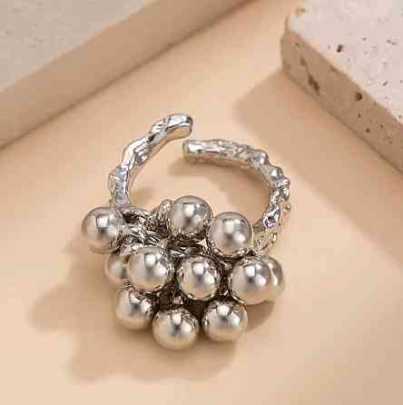 Каблучка відкрита срібляста з кульками регульована жіноча стильна прикраса Київ