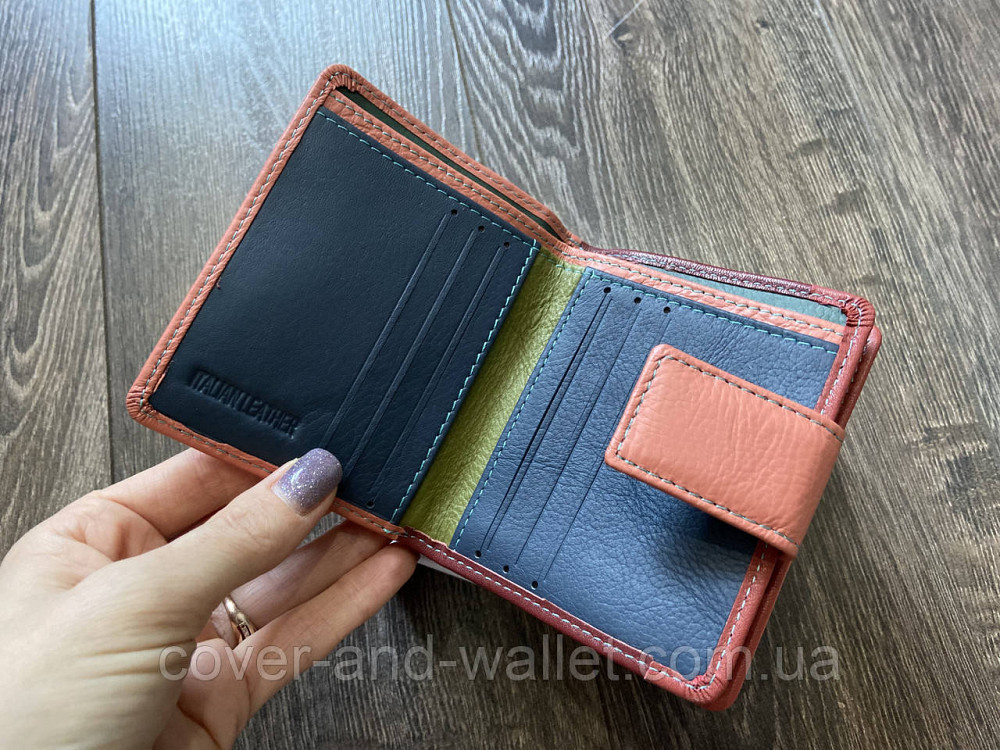 Жіночий компактний гаманець з натуральної шкіри рожевого кольору з хлястиком на магніті ST Leather Київ - фото 8