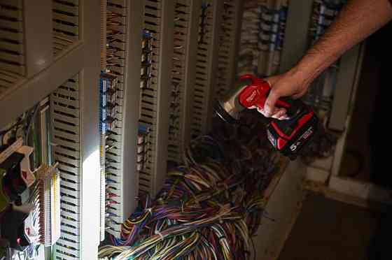 Фонарь светодиодный аккумуляторный MILWAUKEE, M18 TLED-0 Одесса