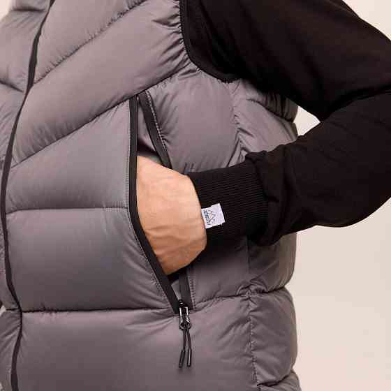 Темно-сіра жилетка для чоловіків з плащівки Pobedov Puffer Київ