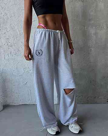 Женские оверсайз джоггеры с акцентным разрезом на колене двухнитка Одесса