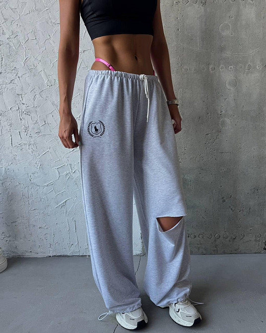 Женские оверсайз джоггеры с акцентным разрезом на колене двухнитка Одесса - изображение 3