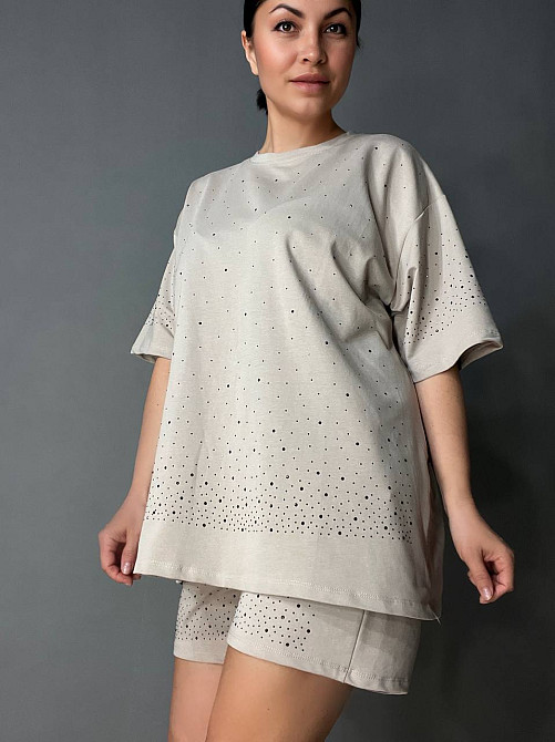 Костюм жіночий Aidin 11-3 оверсайз футболка з шортами з камінцями бежевий, бежевий, one size Київ - фото 5