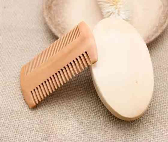 Набор для бороды и усов щетка расческа и маленькие ножницы в подарочном мешочке для хранения коричневый Киев