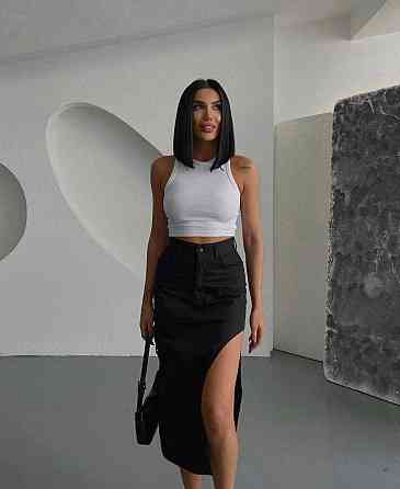 Юбка с фигурным разрезом 