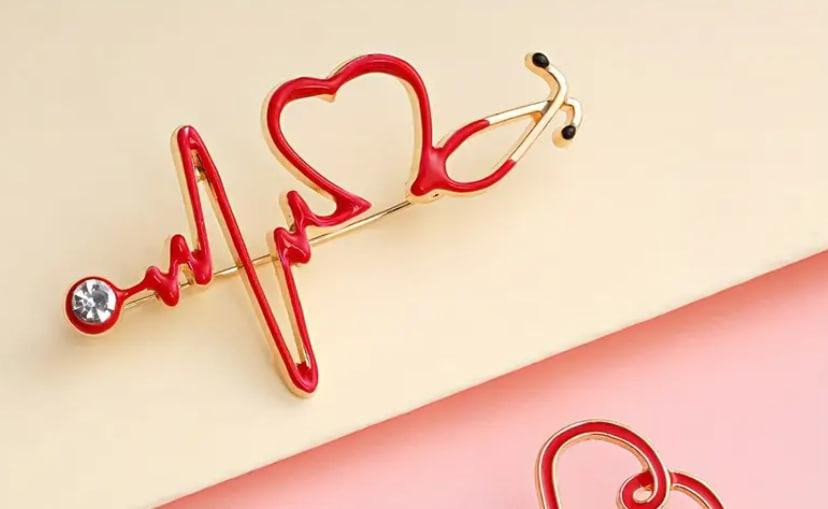 Брошь в форме стетоскопа с красным сердцем и кристаллом Киев - изображение 3