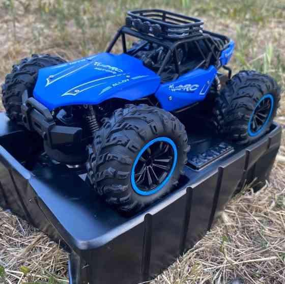 Машинка на пульту на радіокеруванні 1:18 2акумулятора в комплекті. Харків