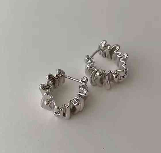 Сережки кільця сріблясті фактурні, мінімалістичні сережки обручі, стильні сережки Київ