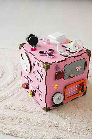 Маленький Бізікуб рожевий 23*23*23 Розвивальний куб для дівчинки Бізіборд Київ