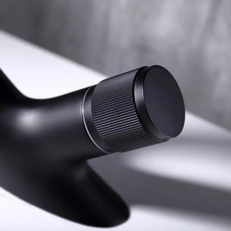 Змішувач для умивальника з латуні чорний дизайнерський з водоспадом, для раковини з 1 вентелем Кам'янець-Подільський - фото 5