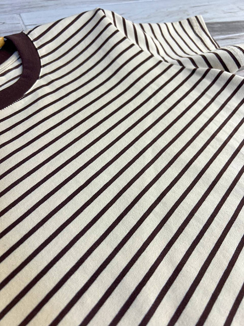 Футболка жіноча A-N 25190 смугаста базова контрастний комір середня довжина one size коричнева, коричневий, one size Київ - фото 4