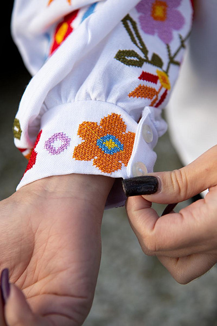 Жіноча вишиванка-сорочка з вишивкою лляна, біла топ Київ - фото 3