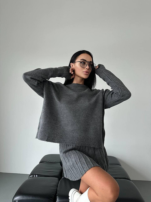 Женский трендовый костюм юбка плиссе с высокой талией + оверсайз свитер Одесса - изображение 3