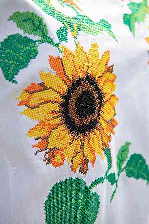 Вишиванка жіноча, лляна з довгим рукавом, біла, топ Київ