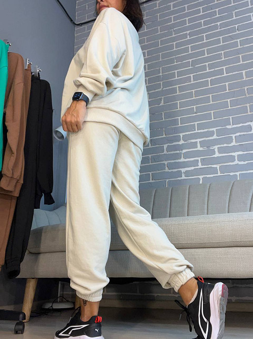 Костюм женский Quzen 470-471 свитшот и джогеры на резинке оверсайз, бежевый, S Киев - изображение 3