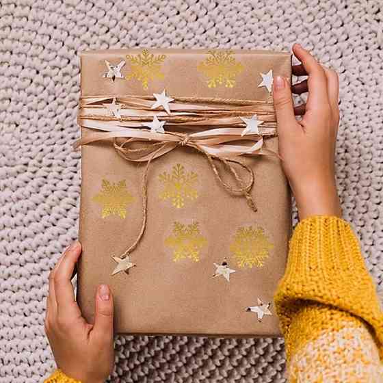 Наклейки з золотистими сніжинками, 500 шт – різдвяний самоклеючий декор Київ