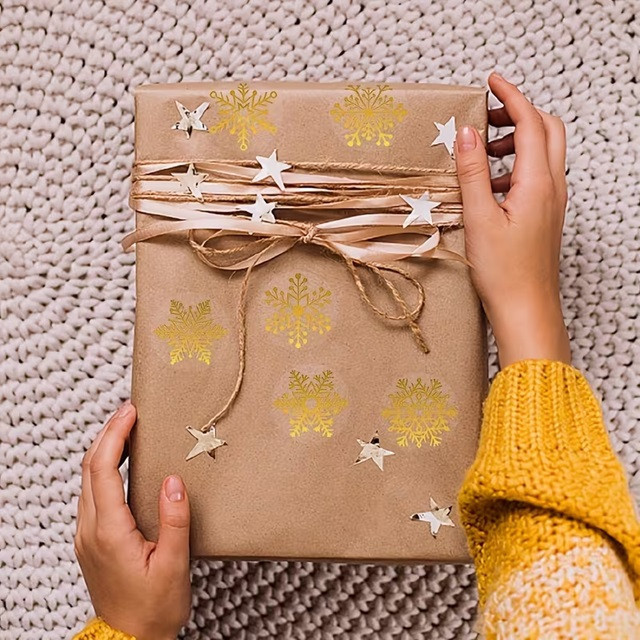 Наклейки з золотистими сніжинками, 500 шт – різдвяний самоклеючий декор Київ - фото 4