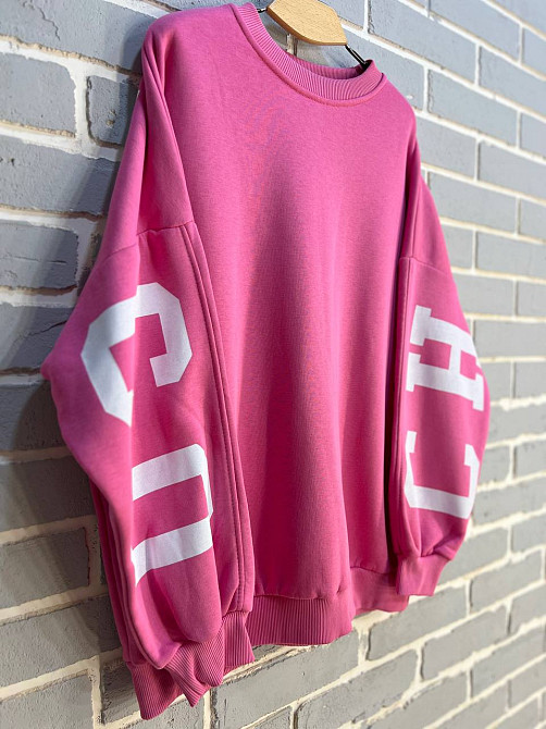 Світшот жіночий DAVRAS 8174 оверсайз подовжений напис на спині CHICAGO утеплений на флісі one size малиновий, малиновий, one size Київ - фото 13