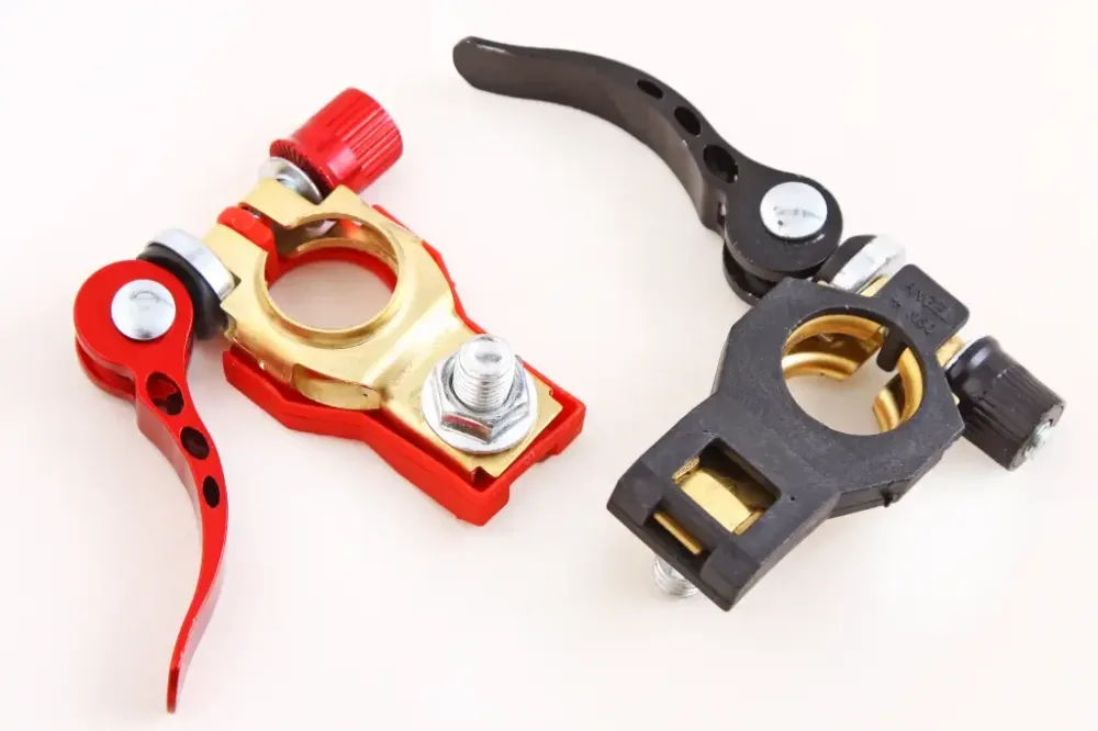 Клемма АКБ латунная быстросъемная с фиксатором закрытая красная/черная (Lanos) (2 шт.) Винница - изображение 1