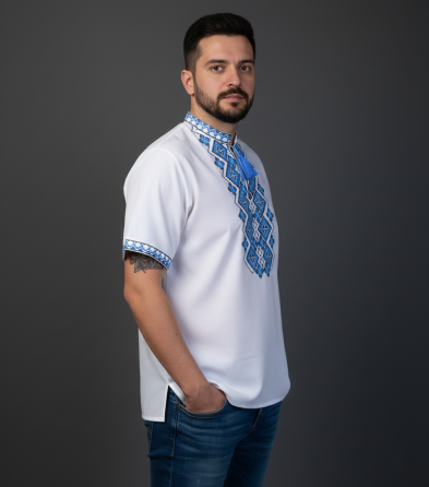 Чоловіча натуральна вишиванка з синім орнаментом на короткий рукав Київ