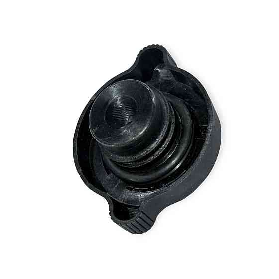 Крышка горловины 2123 пластик маслозаливной Мукачево