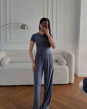Жіночий базовий прогулянковий костюм-двійка: футболка та штани турецька віскоза Графіт Одеса