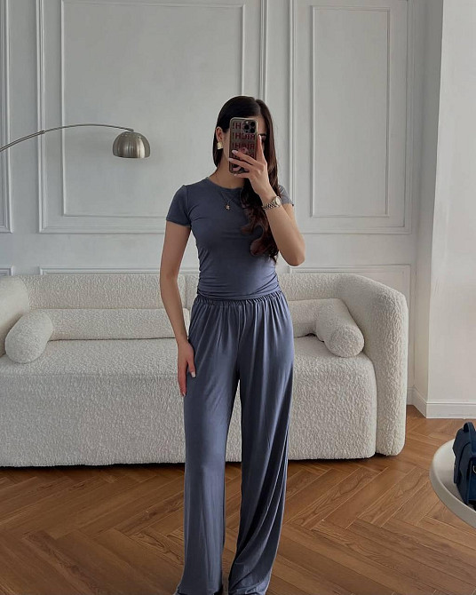 Жіночий базовий прогулянковий костюм-двійка: футболка та штани турецька віскоза Графіт Одеса - фото 1