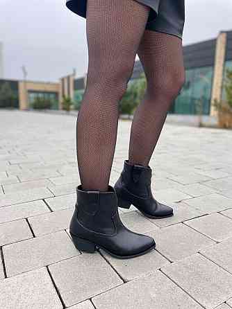LIRIO Черевики жіночі LIRIO чорні натуральна шкіра зима каблук 5см висота 13см ( /10140) 37р.38 Коломыя