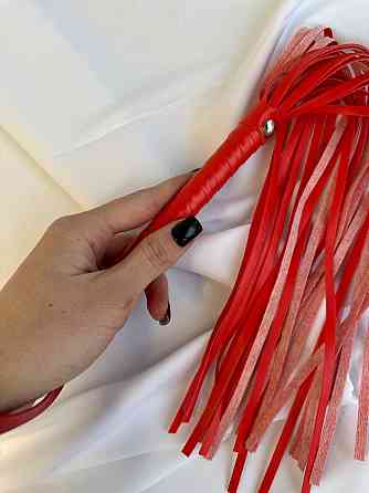 Плетка для ролевых игр кожаная короткая Плеть с рукояткой для BDSM многохвостая красная Одесса