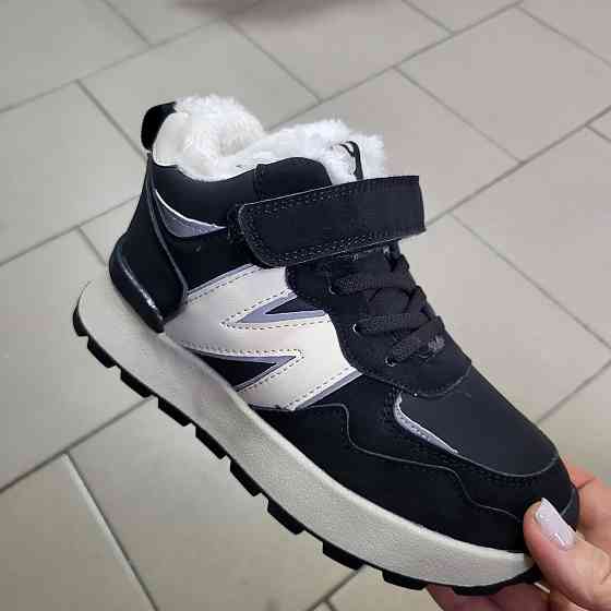 Детские черные зимние кроссовки на меху  34,37 Николаев