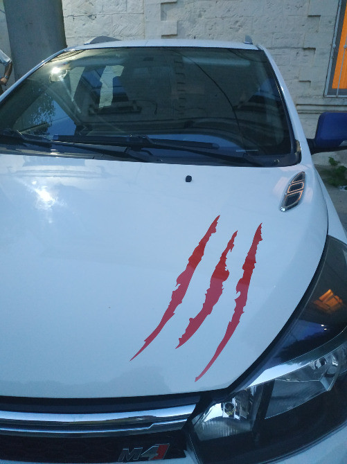 Наклейка на авто-мото у вигляді Подряпини Когтем Красн Київ - фото 4