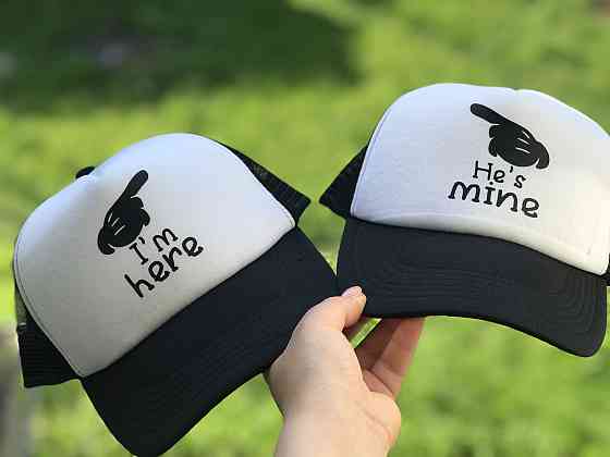 Парные кепки- тракеры 