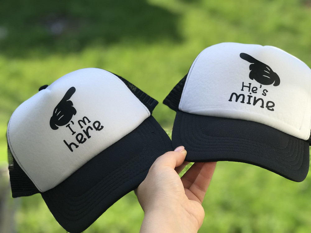 Парні кепки- тракери "I'm here/ He's mine". Чернівці - фото 1