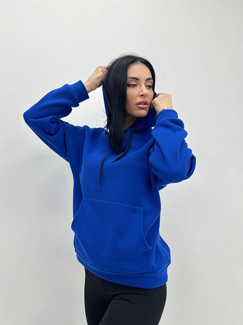 Однотонный батник с капюшоном 