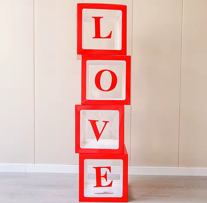 Набор коробок 30*30*30см для шаров LOVE красные грани Киев - изображение 1