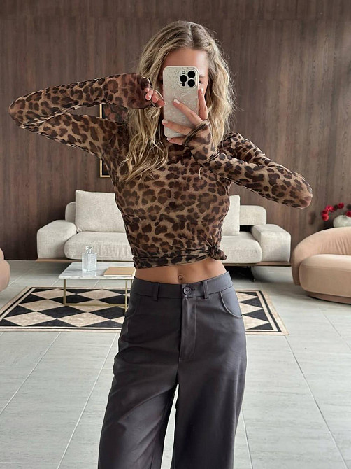 Женский стильный леопардовый лонгслив из стрейч сетки Одесса - изображение 2