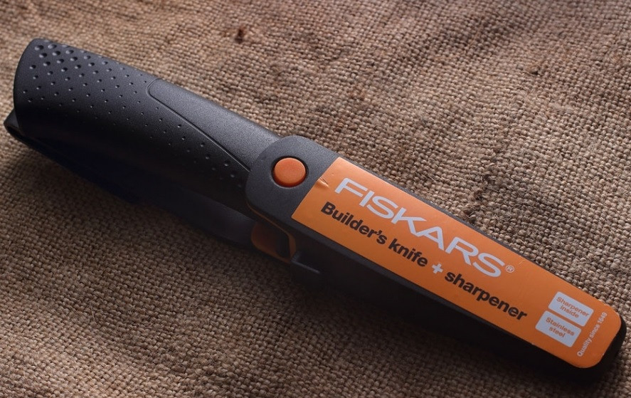 Универсальный Нож с чехлом-точилкой Fiskars (1023617) Нержавеющая сталь Нововолынск - изображение 4