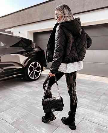 Женская короткая куртка с капюшоном водоотталкивающая плащевка с утеплением силикон Черный, 54/56 Одесса