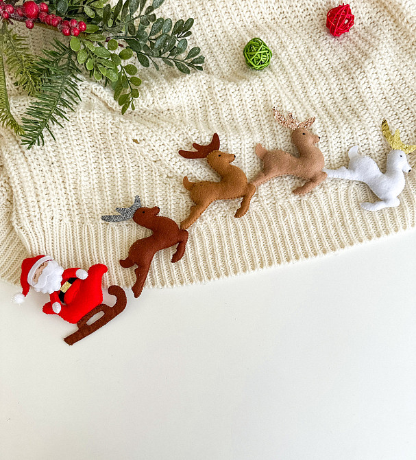Новогодняя герлянда из фетра ручной работы - Санта и олени. Киев - изображение 1