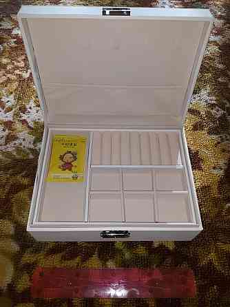 Органайзер для ювелірних виробів RESTEQ — двошарова біла шкатулка для прикрас з відділеннями Київ