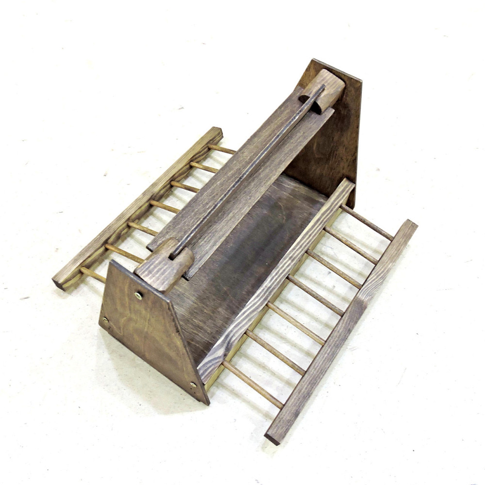 Деревянная кормушка для голубей 