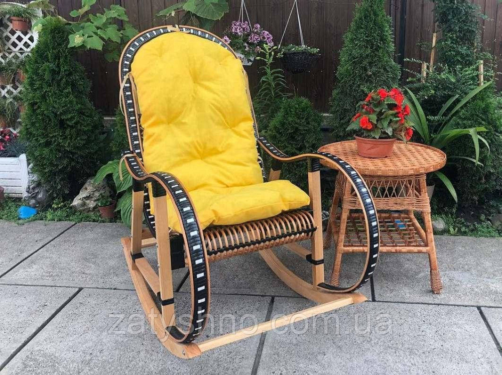 Кресло качалка плетеная с накидкой  желтой и круглым  столом Киев - изображение 2