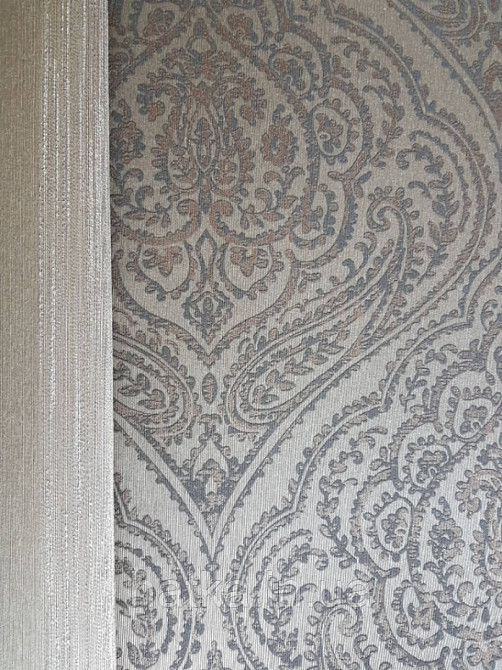 Текстильні шпалери на флізеліновій основі Cador Rasch Textil 086743 вензелі оливковий чорний з бронзою Київ - фото 3