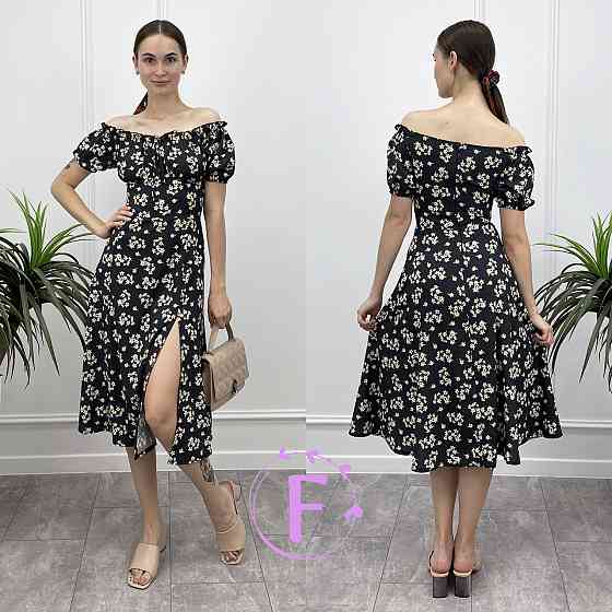 Летнее платье миди с открытыми плечами и разрезом 