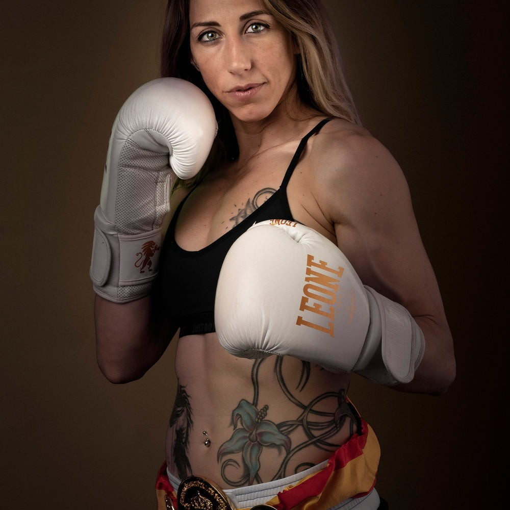 Боксерские перчатки Leone GN059W White/Gold 12 унций (капу в комплекте) Киев - изображение 9