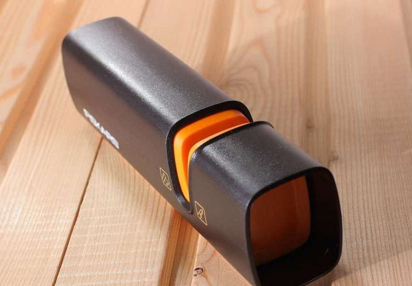 Точилка для топоров и ножей Fiskars 