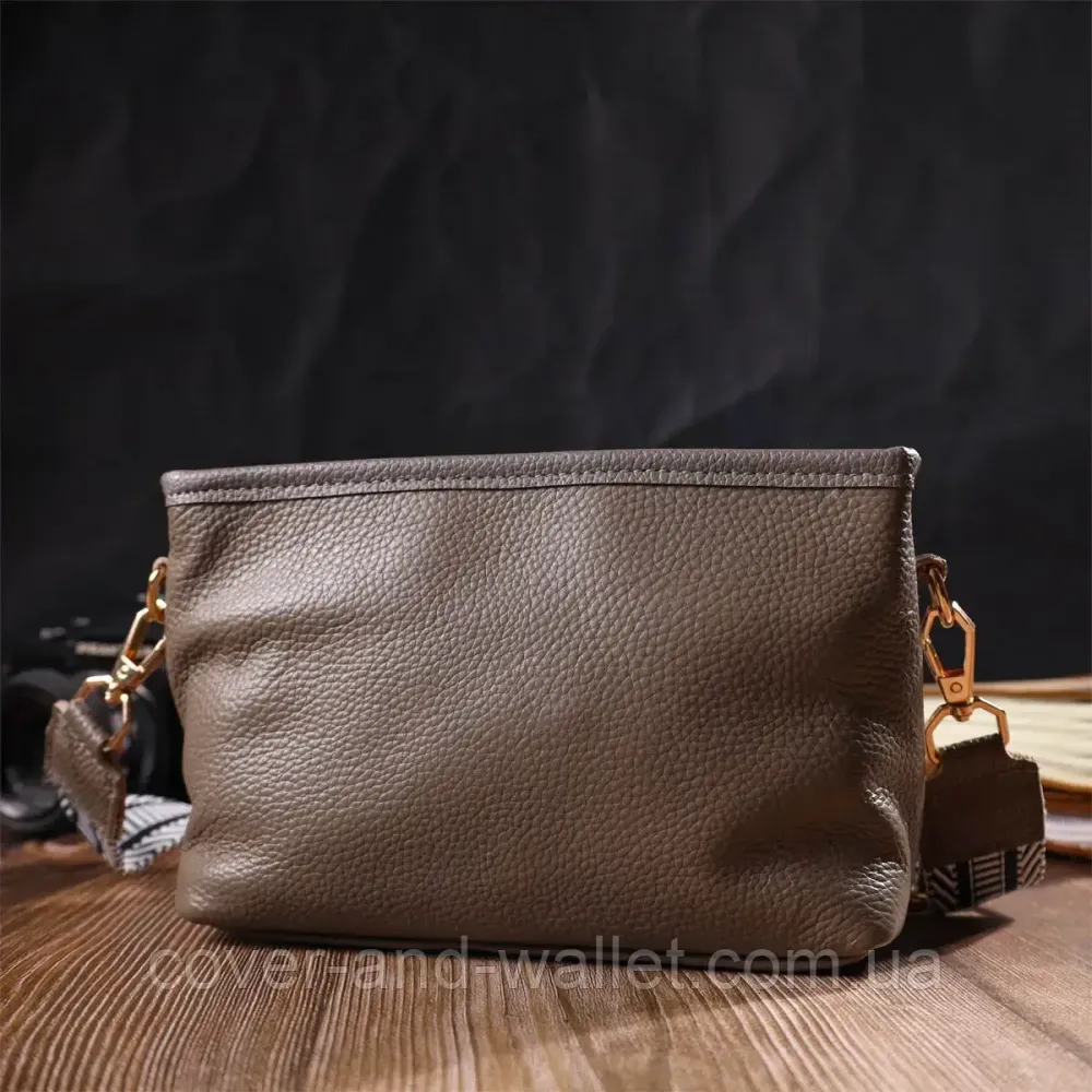 Стильная женская кожаная сумка через плечо в сером цвете на молнии Leather Collection Киев - изображение 7