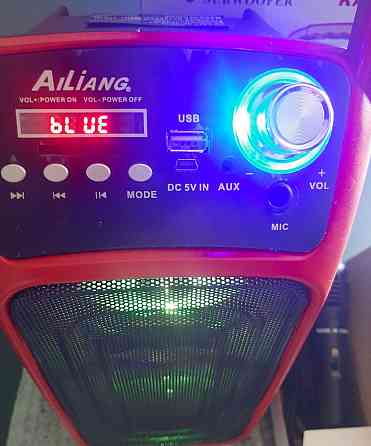 Колонка нова з мікрофоном та пультом. Киев