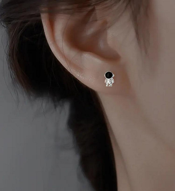 Серьги-пусеты асимметричные с космонавтом и планетой Космическая тематика Киев - изображение 3