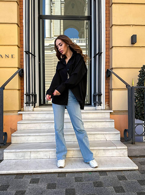 Женская базовая оверсайз рубашка из микровельвета Черный Одесса - изображение 4